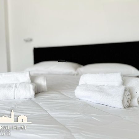 Lecce Central Flat - Attico Con Patio E Parcheggio Privato Daire Dış mekan fotoğraf