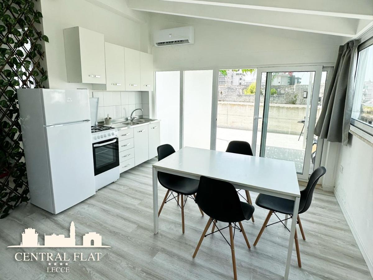 Lecce Central Flat - Attico Con Patio E Parcheggio Privato Daire Dış mekan fotoğraf